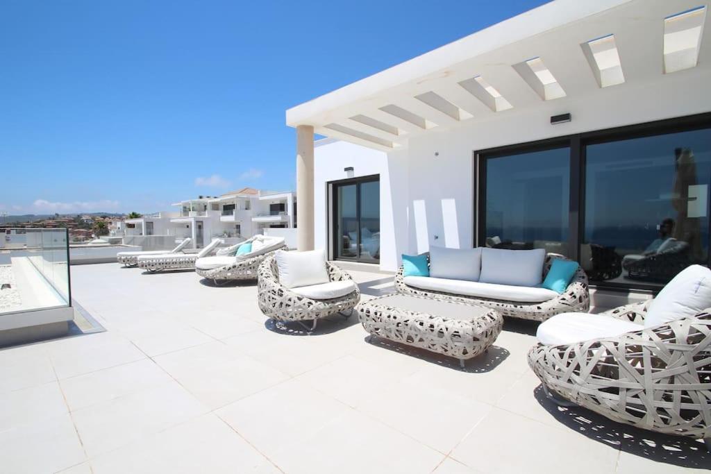Luxurious Penthouse With Huge Panoramic Terrace Appartamento San Roque  Esterno foto
