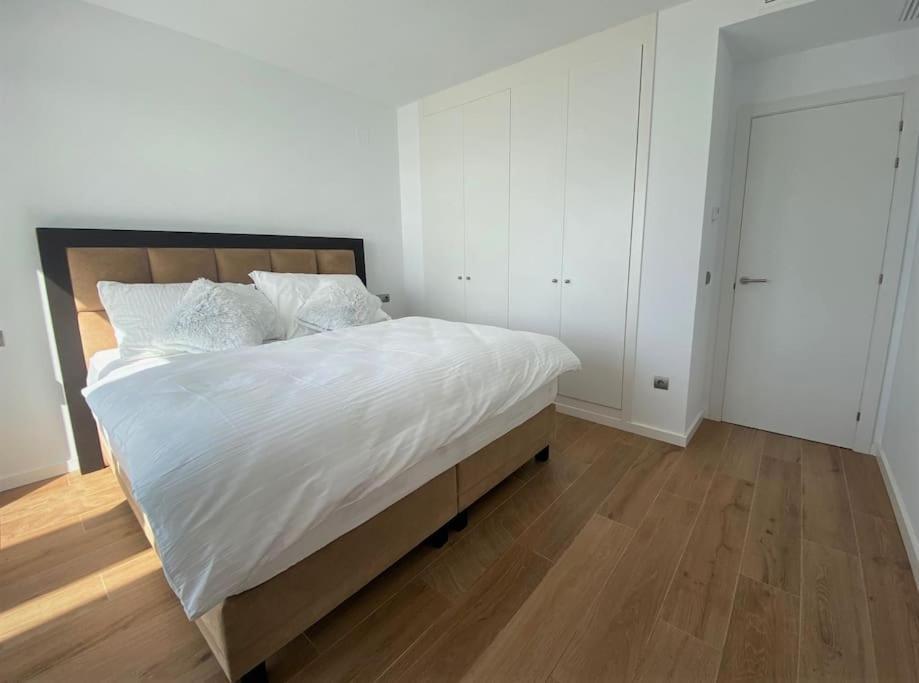 Luxurious Penthouse With Huge Panoramic Terrace Appartamento San Roque  Esterno foto